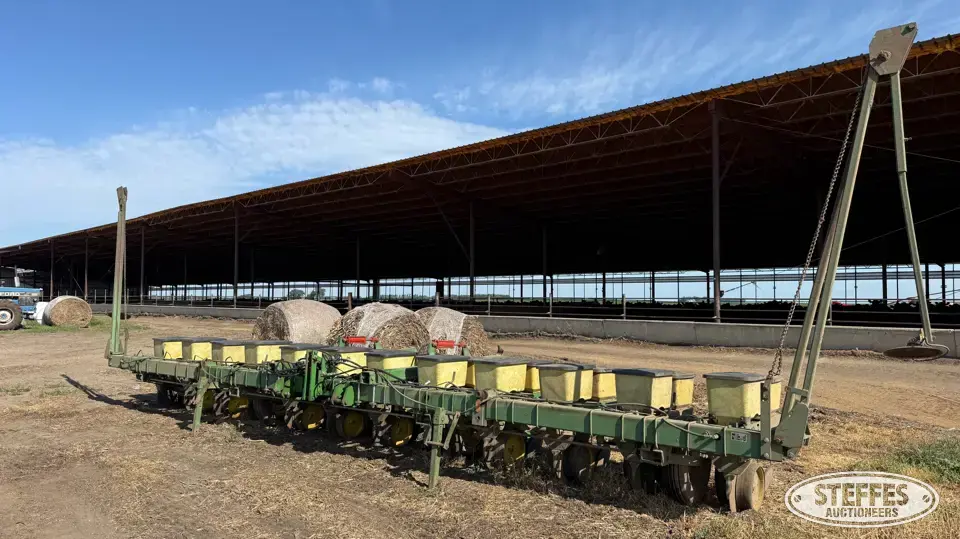John Deere 7100 12 or More Row Planter