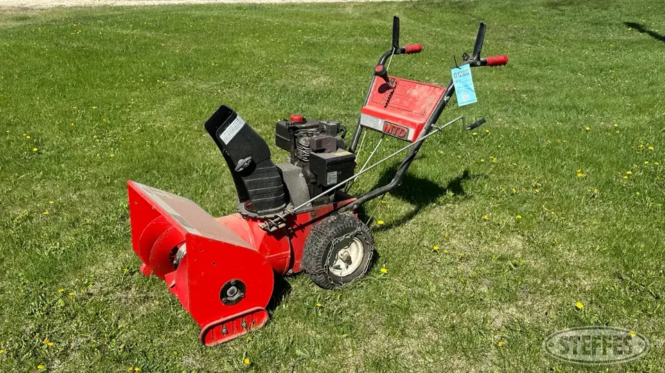 MTD 5/24 Self-Propelled Snowblower