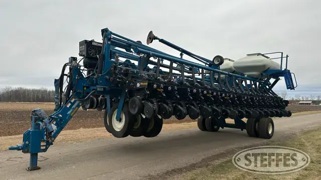 2008 Kinze 3700