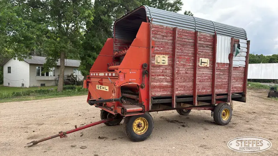 Gehl BU910 Forage Wagon