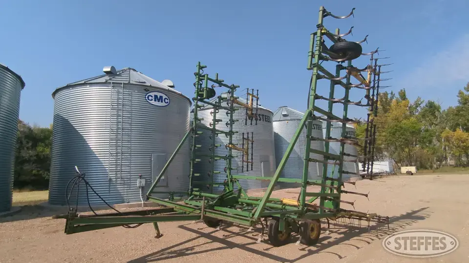 John Deere 1000 Field Cultivator