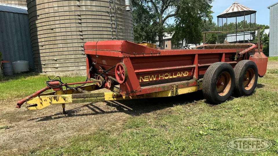 New Holland 791 Pull-Type Dry Spreader