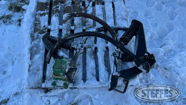 (3) John Deere 680 chisel plow shanks