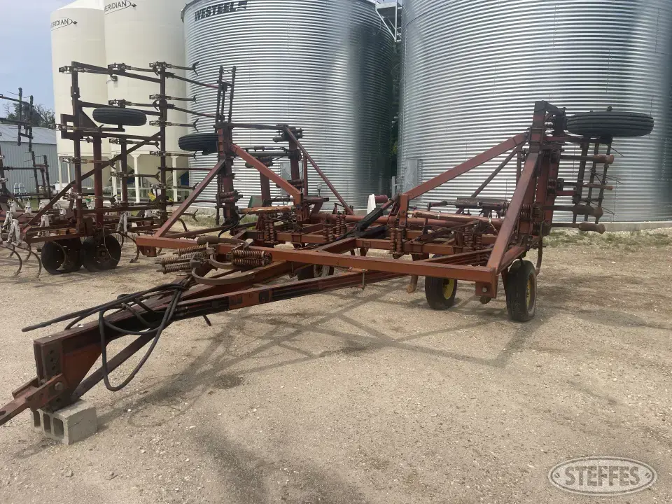 Melroe Chisel Plow