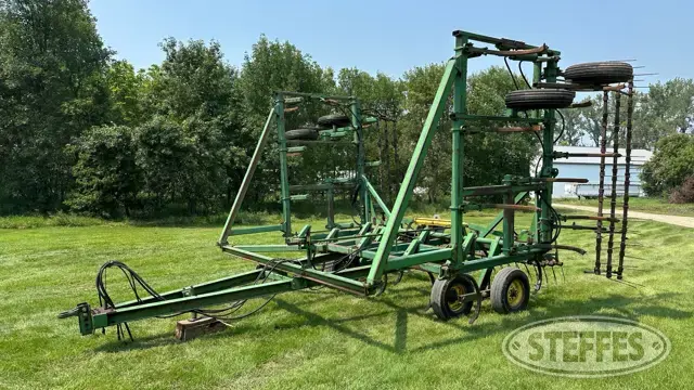 John Deere 1610