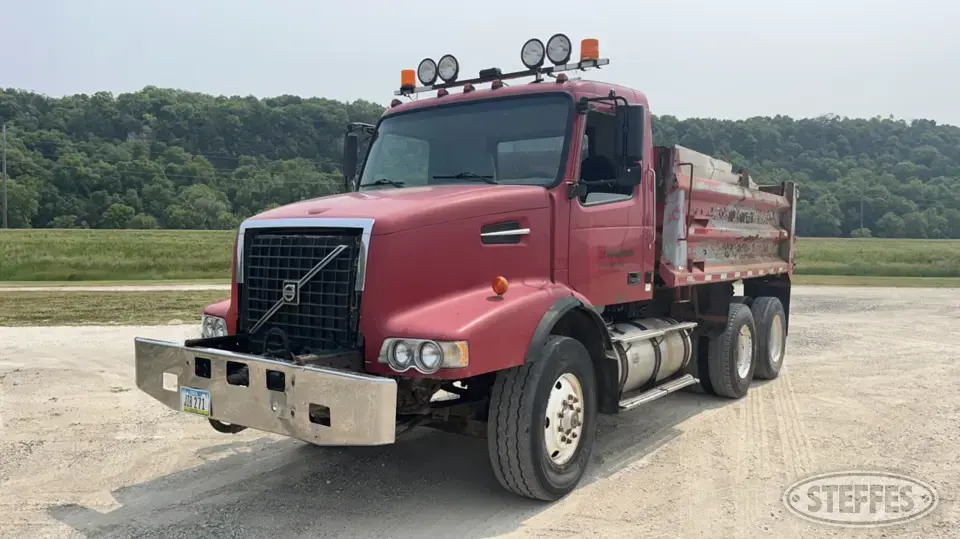 2004 Volvo Dump Truck