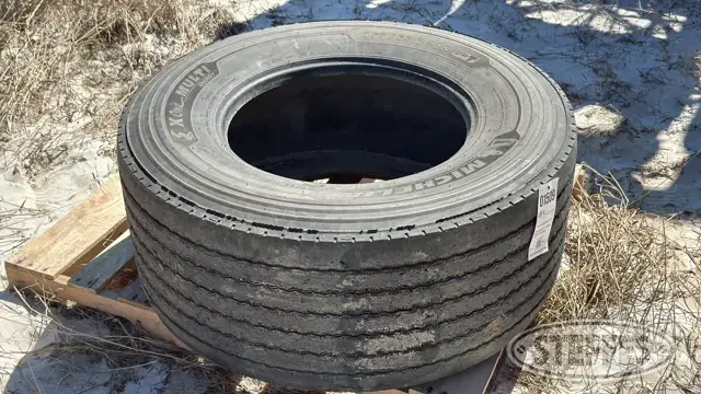 (1) Michelin 455/55R22.5 tire