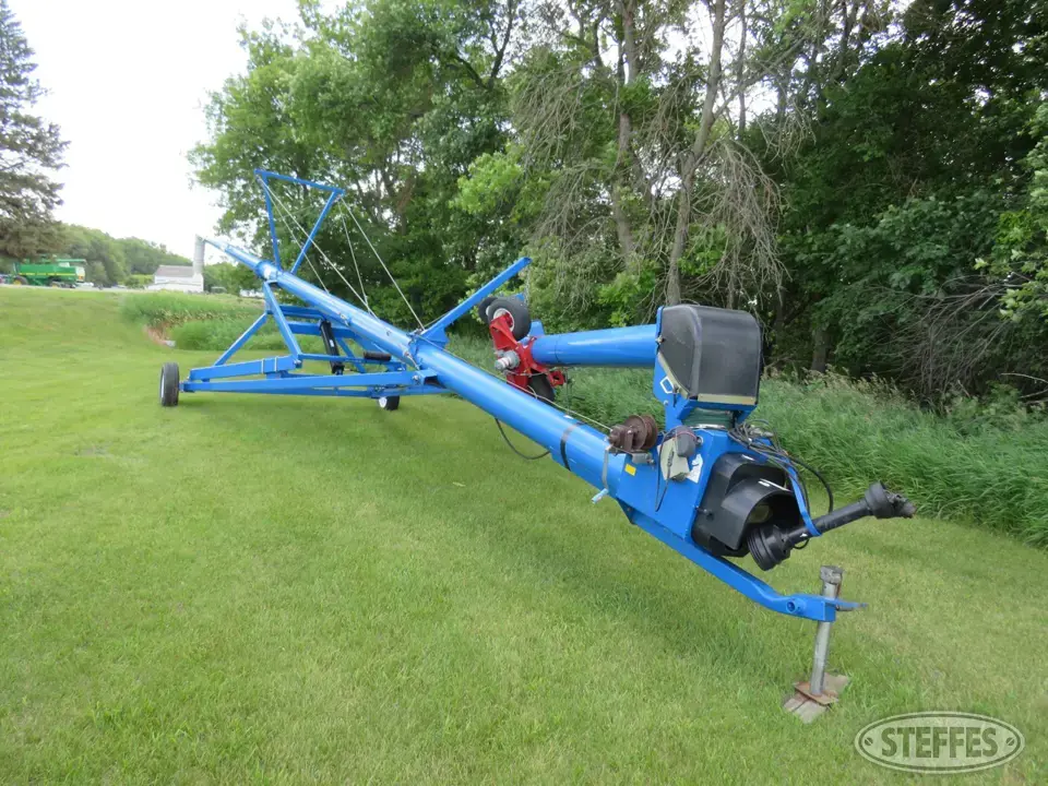 Brandt 1070 Swing Hopper Auger