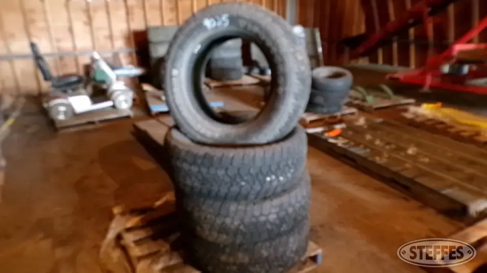 (4) Firestone Destination 275/65R18 tires Truck Tire