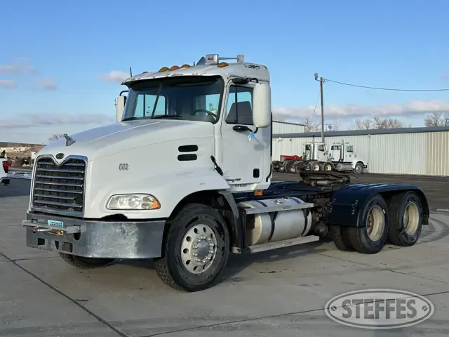 2000 Mack CX613