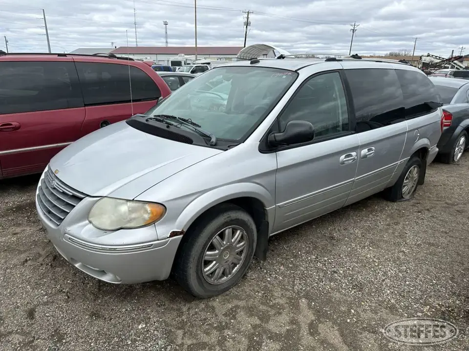 2005 Chrysler Town & Country Limited Van