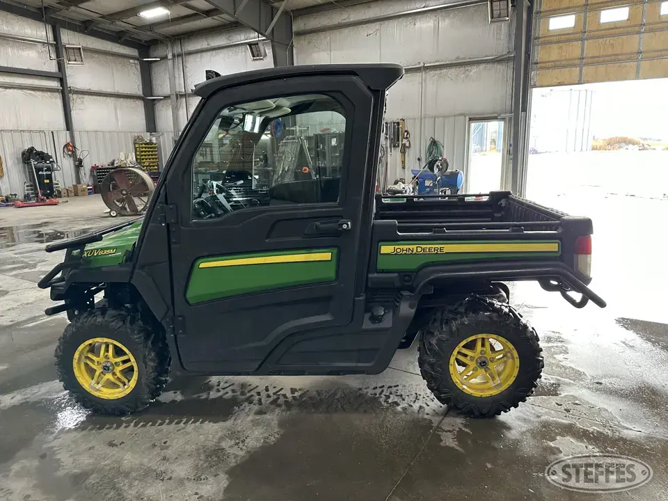John Deere XUV 835M UTV