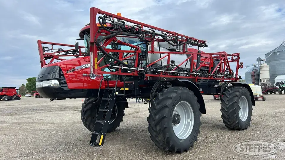 2017 Case IH Patriot 4440 Self-Propelled Sprayer