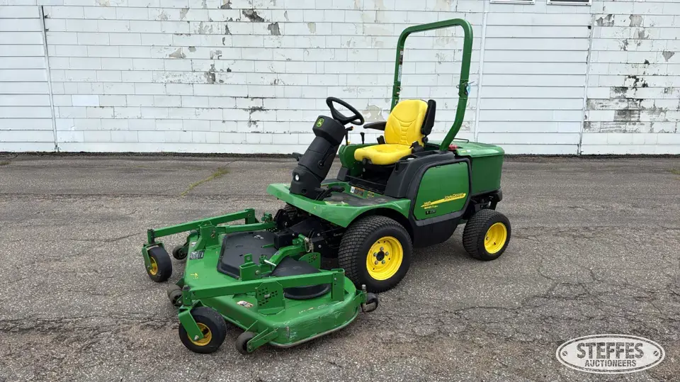 John Deere 1445 Series II Lawn Tractor
