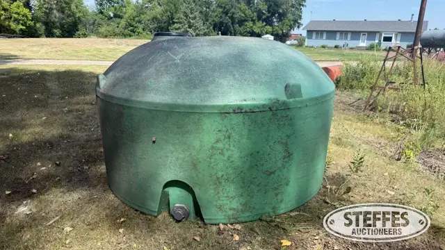 1,000 gal. poly tank
