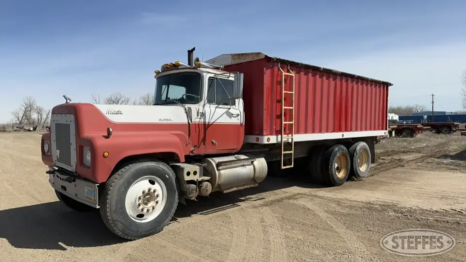 1974 Mack RL700LST Tandem Boxed Truck