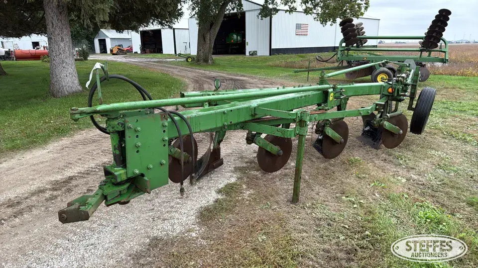 John Deere 1350-1450 Plow