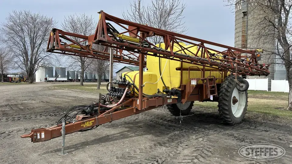 2003 H&S LPS-132 Pull-Type Sprayer