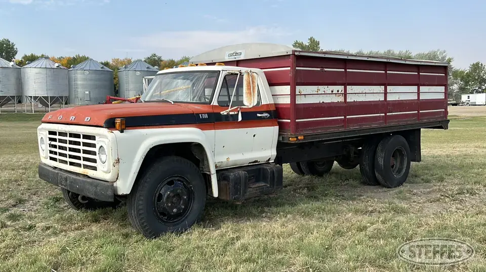 1976 Ford F750 Single Axle Boxed Truck