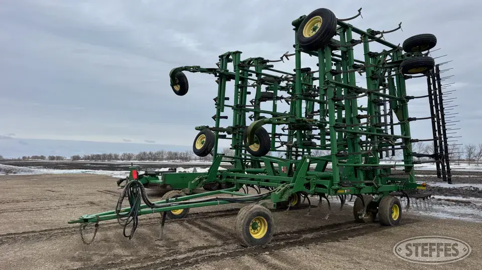 2002 John Deere 2200 Field Cultivator