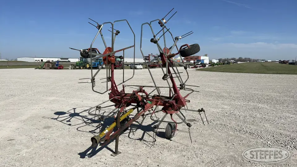 Hesston 3727 Rake