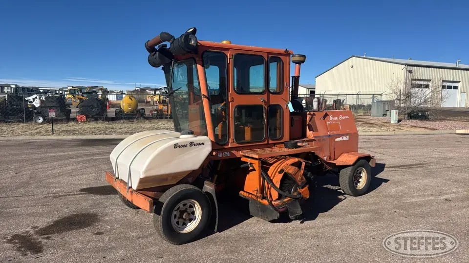 2001 Broce RJ350 Broom