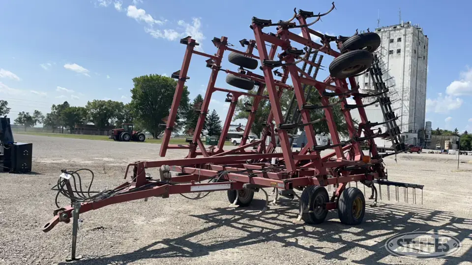 Case IH 4300 Field Cultivator