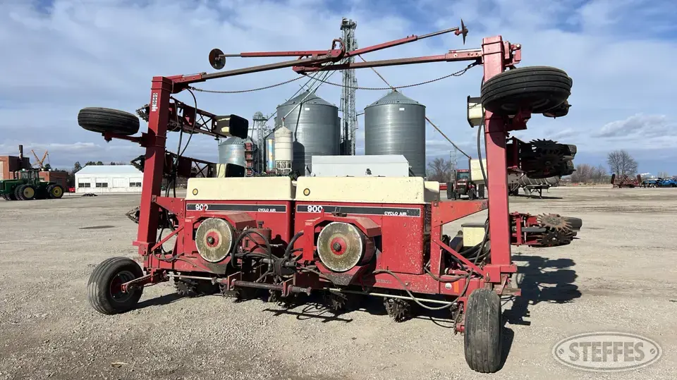 Case IH 900 Cyclo Air 12 or More Row Planter