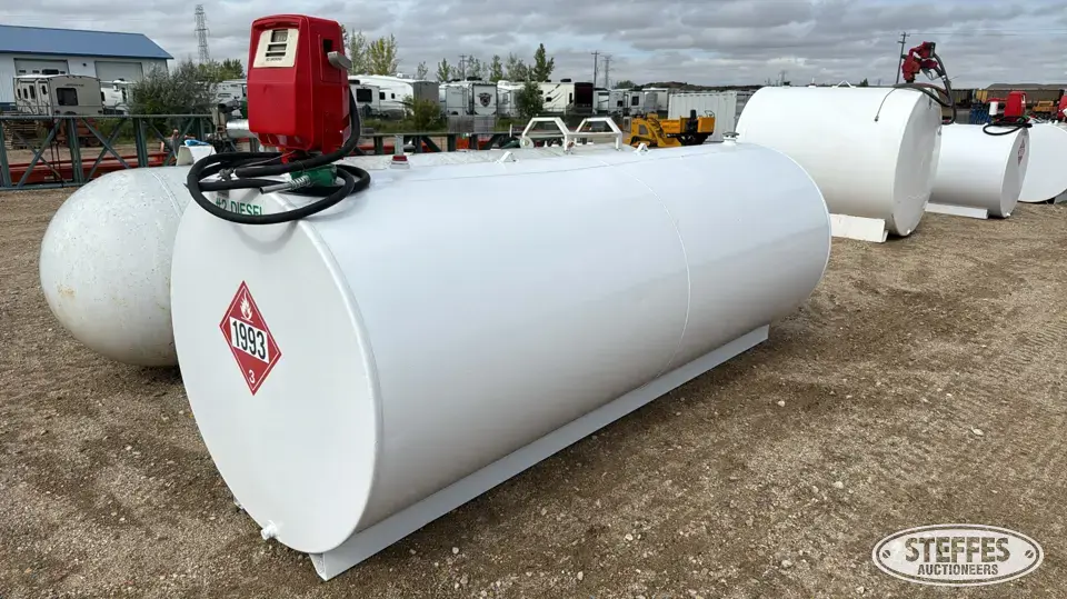 1,000 gal. horizontal fuel tank
