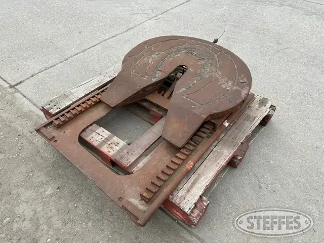 Holland fixed 5th wheel hitch