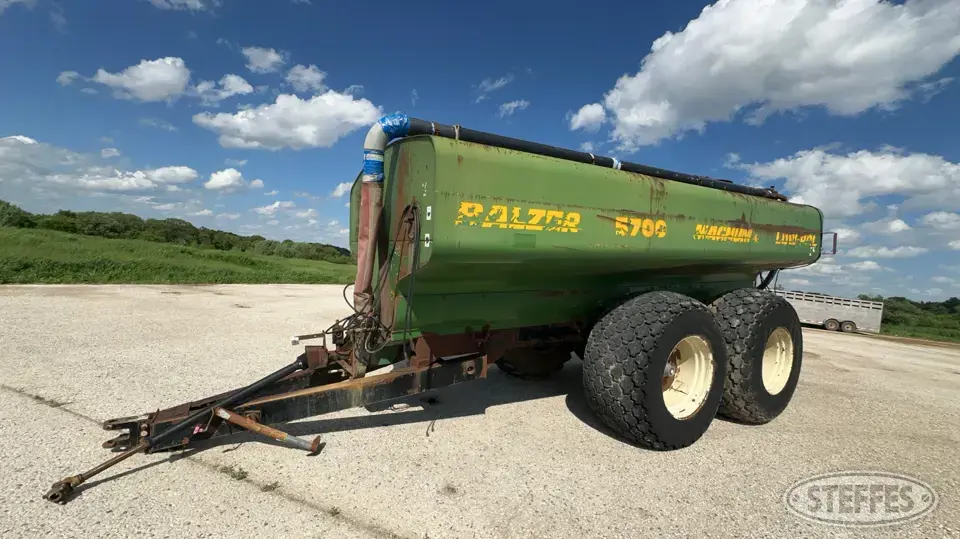 Balzer 5700 Magnum LP Manure Storage and Transportation Equipment