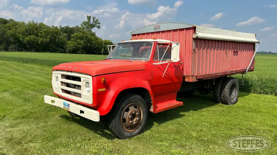 1975 Dodge D600 Single Axle Boxed Truck
