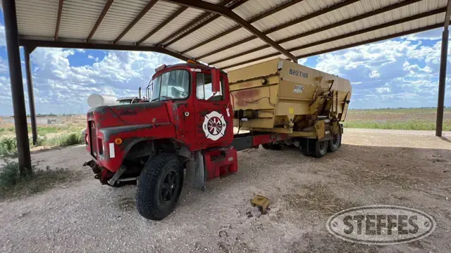 1983 Mack DM492S