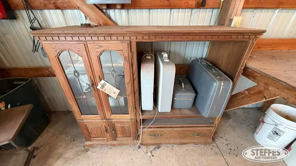 Entertainment stand w/contents Personal Property