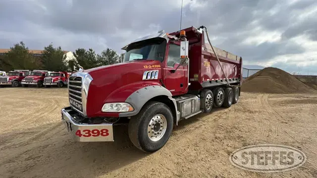 2013 Mack GU813