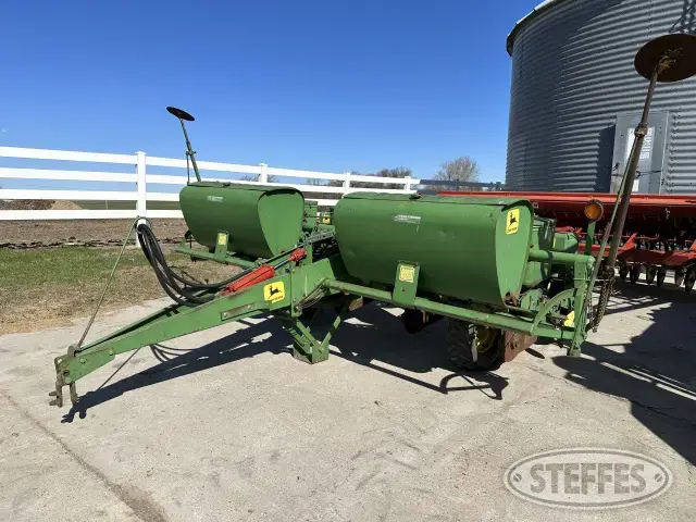 John Deere 1240