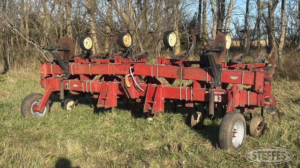 International 183 Row Crop Cultivator
