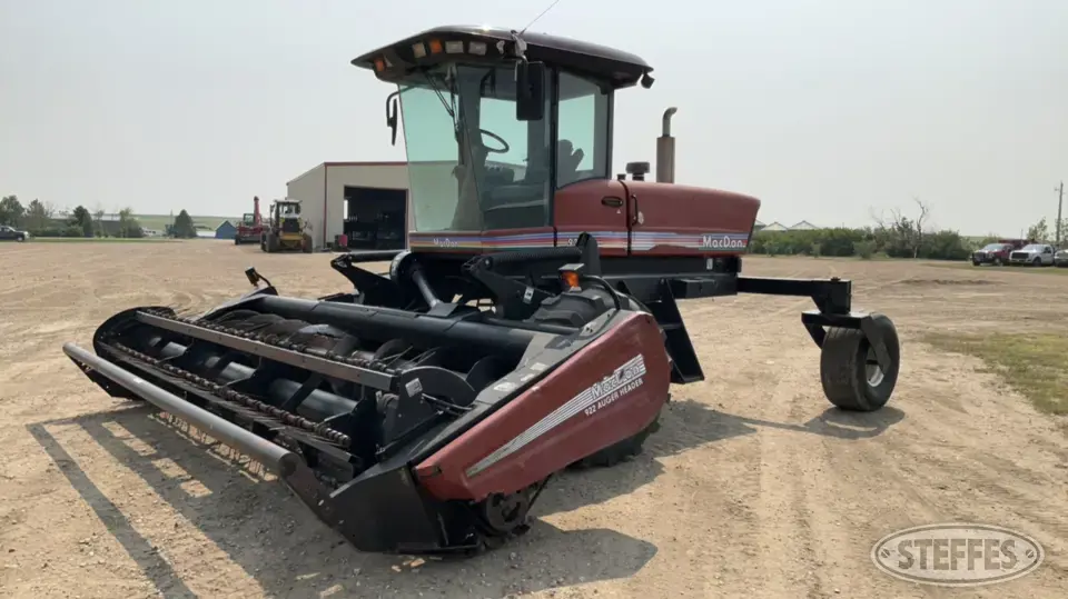 2003 MacDon 9352 Self-Propelled Windrower