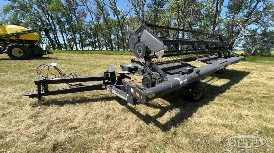 1997 MacDon Premier 1900 Pull-Type Swather