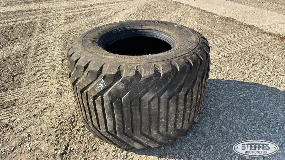 (1) Alliance 700/50R22.5 Tractor-Implement Tire