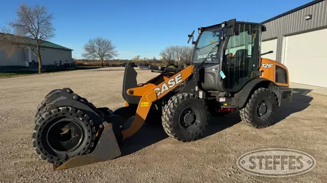 2021 Case 121F