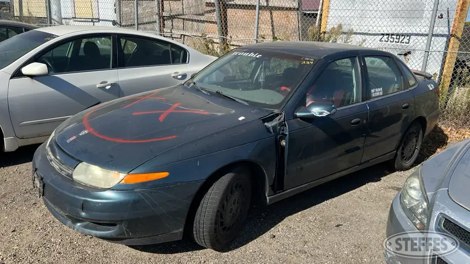 2002 Saturn L100 Car