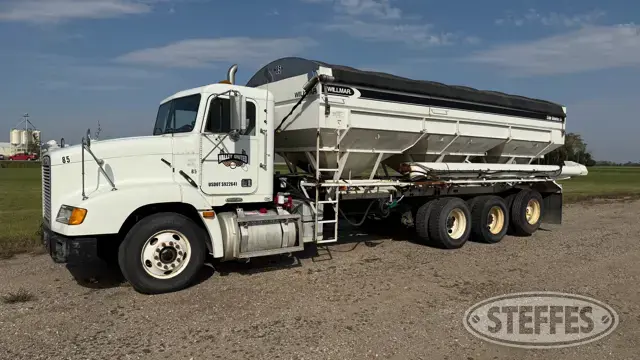 1999 Freightliner FLD112