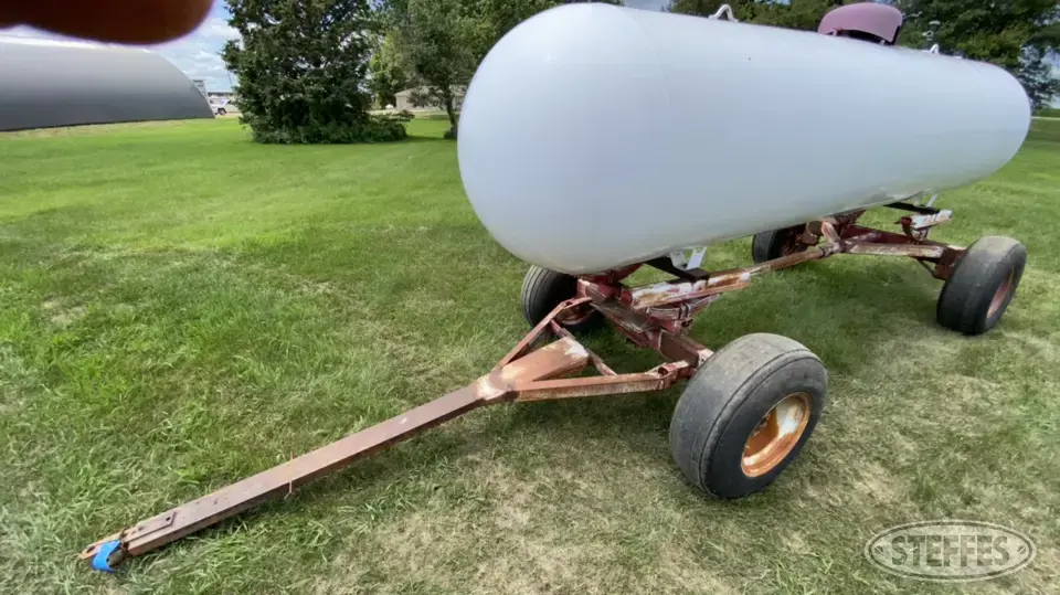 1,000 gal. propane tank Caddy