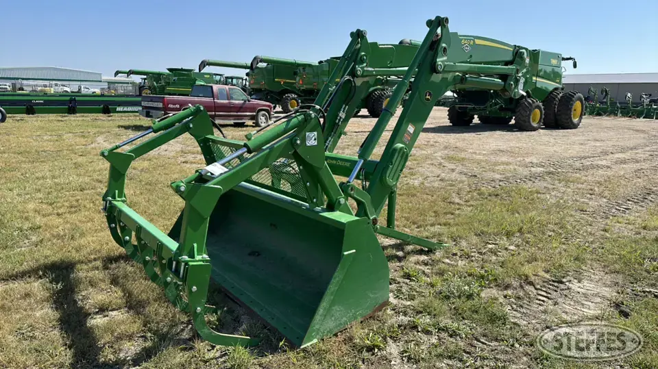 2022 John Deere 640R Tractor Loaders and Attachment