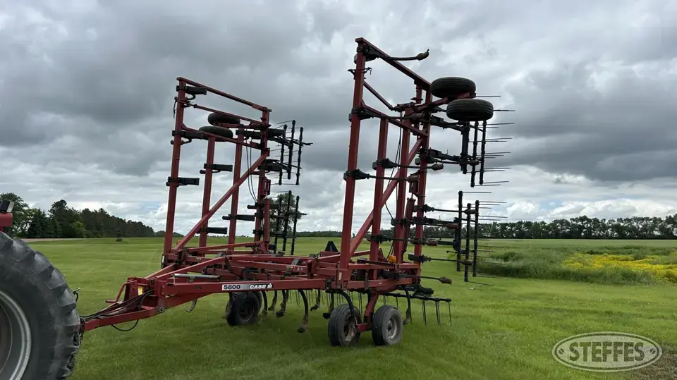 Case IH 5800 Chisel Plow