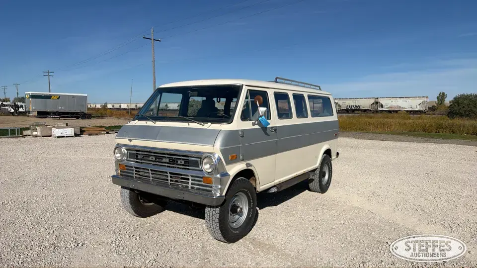 1973 Ford Club Wagon Chateau Van