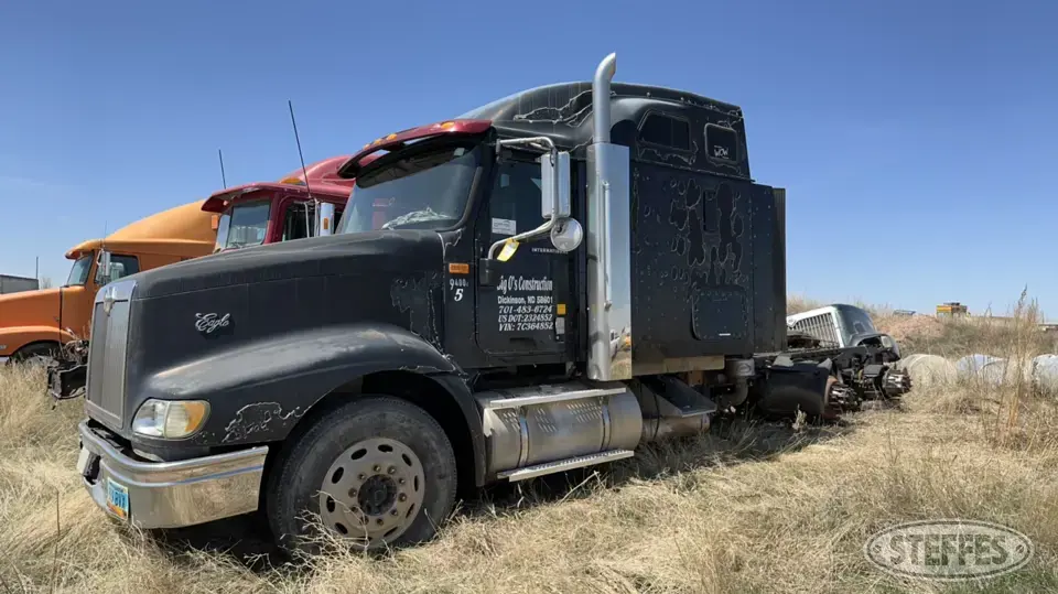 2007 International 9400i Conventional Truck with Sleeper