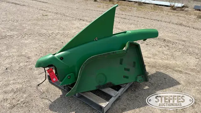 (1) John Deere end snoot