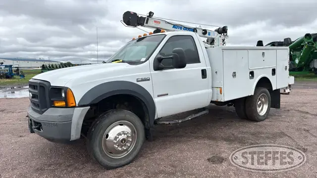 2006 Ford Super Duty F-550 XL